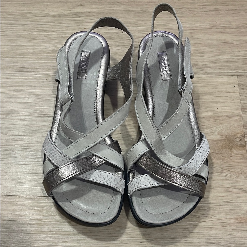 Ecco Women's Metallic and Light Gray Sandals